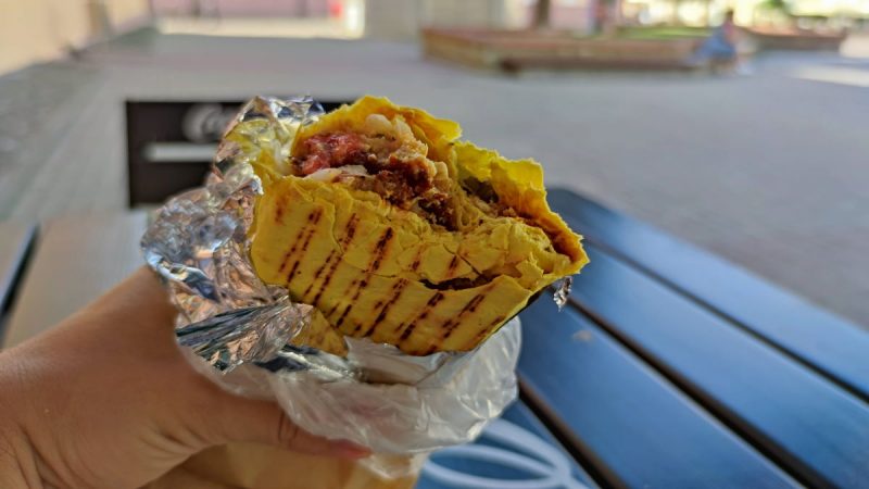 От 4 до 12 рублей. Где съесть фалафель в Гродно - шариками, в лаваше, в тортилье и в бургере Фалафель в "Шаурма Shaw-Books". Фото: Hrodna.life