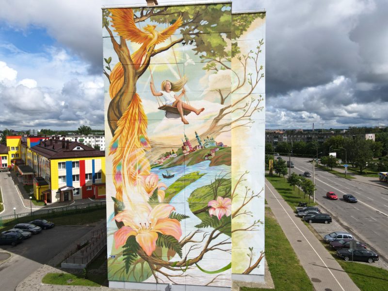 В центре Лиды появился мурал о любви, древних племенах и городской культуре