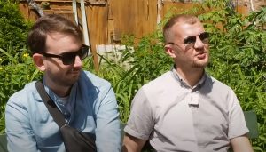 “Шутить нужно”. Беларусские стендап-комики о юморе во время войны и репрессий Ильин и Коновал