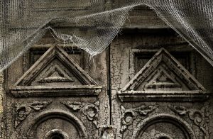 двери дома по Академической, 15