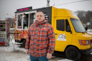 Гродненец вложил более $ 15 000 в фудтрак и поставил его в деревне. Деньги вернулись уже за год Гродненец вложил более $ 15 000 в фудтрак и поставил его в деревне. Деньги вернулись уже за год