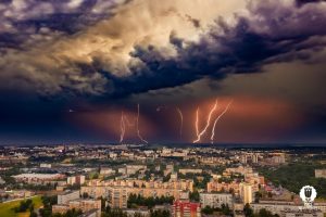 Как город и климат влияют друг на друга? Объясняет эксперт по климатической политике Гроза летом-2021. Фото: Сергей Морозов, facebook.com/banifacyj