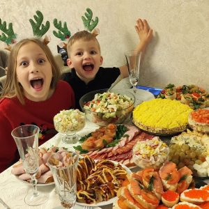 Новогодний стол. Фото: instagram.com/violetta_masiuk