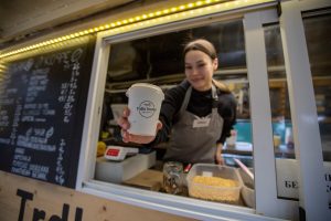 Помните фудтрак с трдельниками на набережной? Оказывается, таких уже два - их открыл гродненец, пока учился в университете Помните фудтрак с трдельниками на набережной? Оказывается, таких уже два - их открыл гродненец, пока учился в университете