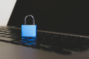 cybersecurity кибербезопасность компьютер замок защита персональных данных