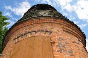 В Щорсах выставили на аукцион "дом муми-троллей". На самом деле это редкий памятник архитектуры