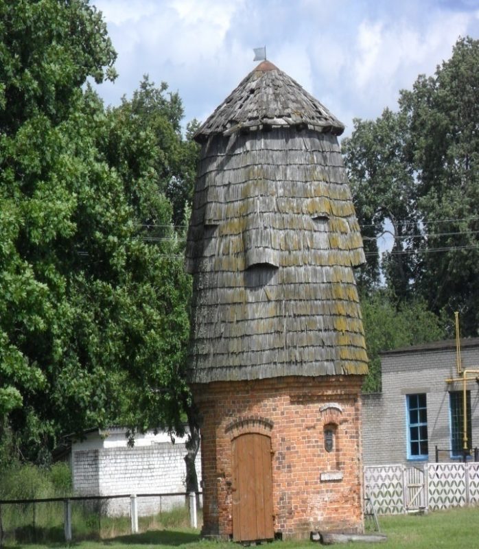 В Щорсах выставили на аукцион "дом муми-троллей". На самом деле это редкий памятник архитектуры