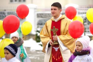 Ксендз Денис Бразинский.