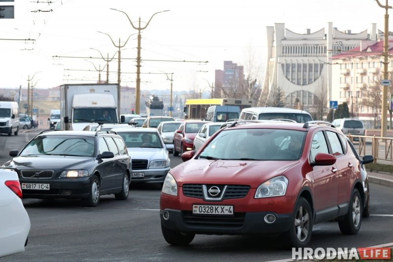 Откуда берутся пробки в городе и что с ними делать? Ответ - в подкасте "Утульны горад" Заторы ў горадзе Гродна здараюцца часта - і тады транспарт стаіць і ледзь рухаецца.