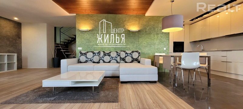 Недвижимость недели: купить квартиру с видом на центр Гродно - с четырьмя балконами и тремя санузлами Зал в квартире на Дзержинского