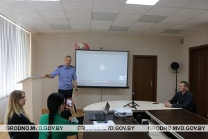 "Судьбы пошли под откос". Гродненская милиция организовала для студентов стрим из колонии Стрим из колонии