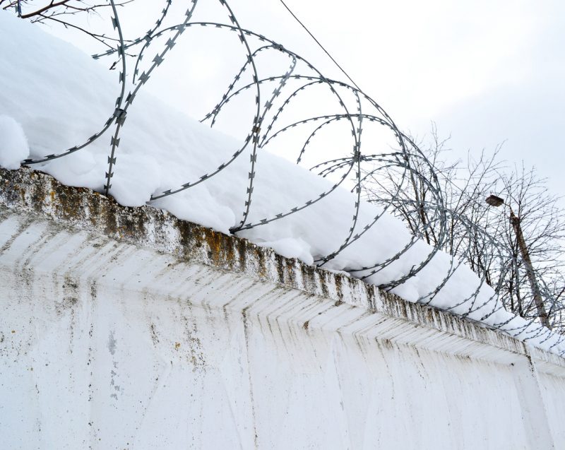 20 политическим “химикам” в Гродненской области ужесточают наказание. Спросили у эксперта о причинах низкий социальный статус в белорусской колонии