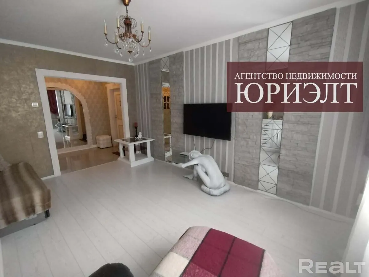 Зала щ кватэры на Кляцкова