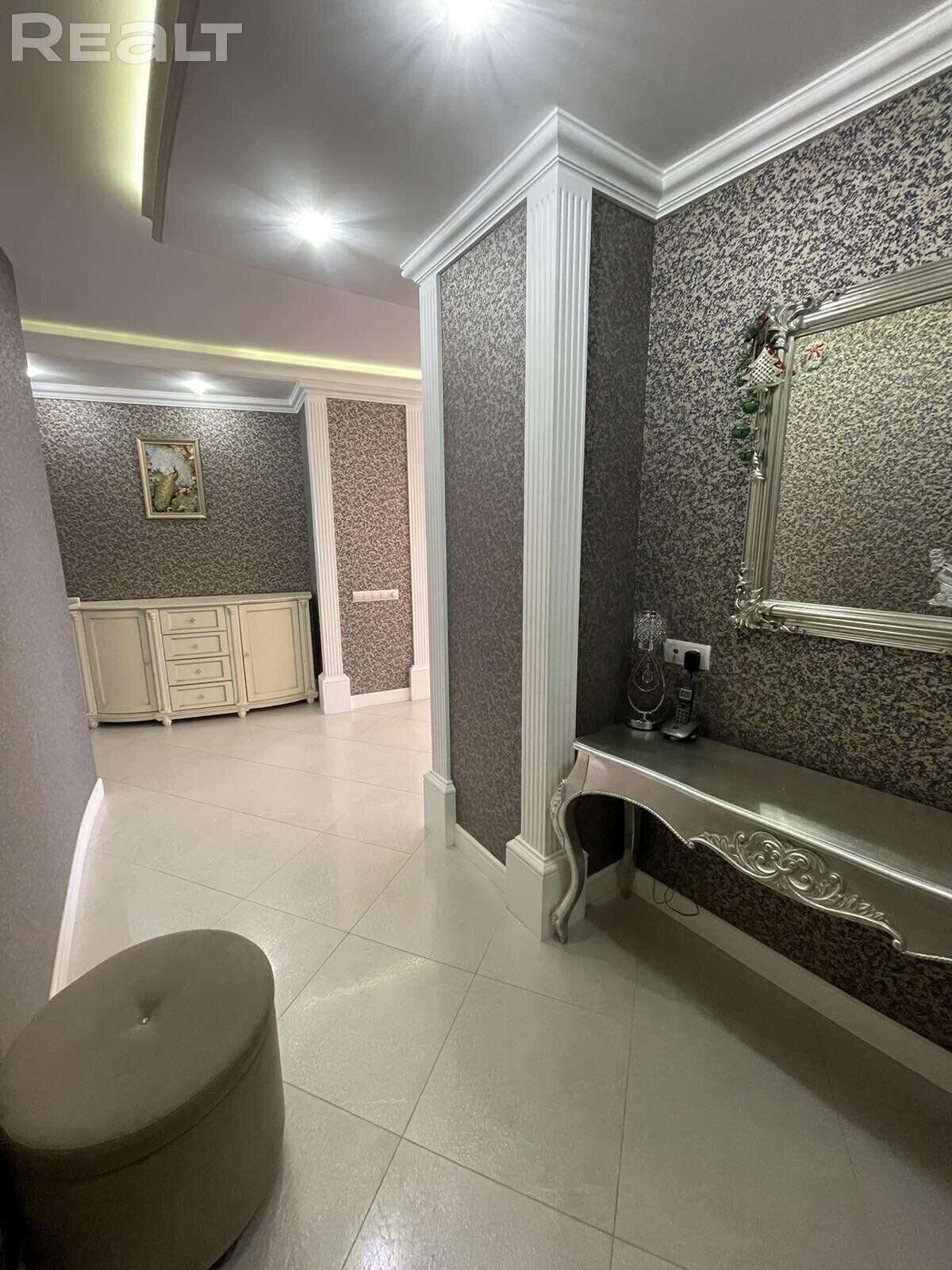 Калідор у кватэры на Захарава