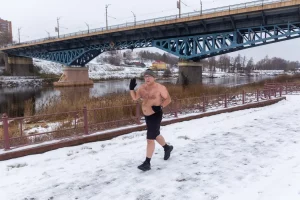 В Гродно полураздетые люди бегали по снегу вдоль Немана: смотрите, как прошел "ЗакалФест" ЗакалФэст 2024