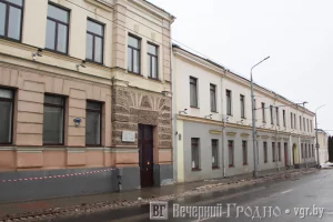 В центре Гродно продают бывшую посменную школу - зданию больше 100 лет Гродненская детская школа искусств имени Тызенгауза на Социалистической, 17