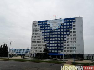 Силовики пришли на "Гродно Азот": рассказали об ответственности за "экстремистские" подписки Административное здание "Гродно Азот"