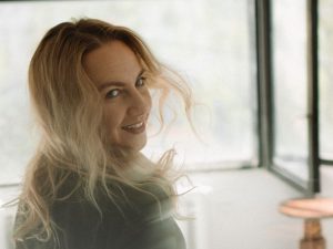 Любовь и выбор принесли победу. Как Екатерина Дабкене стала лучшей молодой писательницей Беларуси Кацярына Дабкене, пераможца літаратурнага конкурса - 2023, прысвечанага 100 - годдзю аб'яднання "Маладняк". Здымак з асабістага архіва гераіні