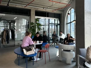 Гродненцы открыли в Минске кафе напротив Национальной библиотеки Кафе "Черно-белый" в Минске