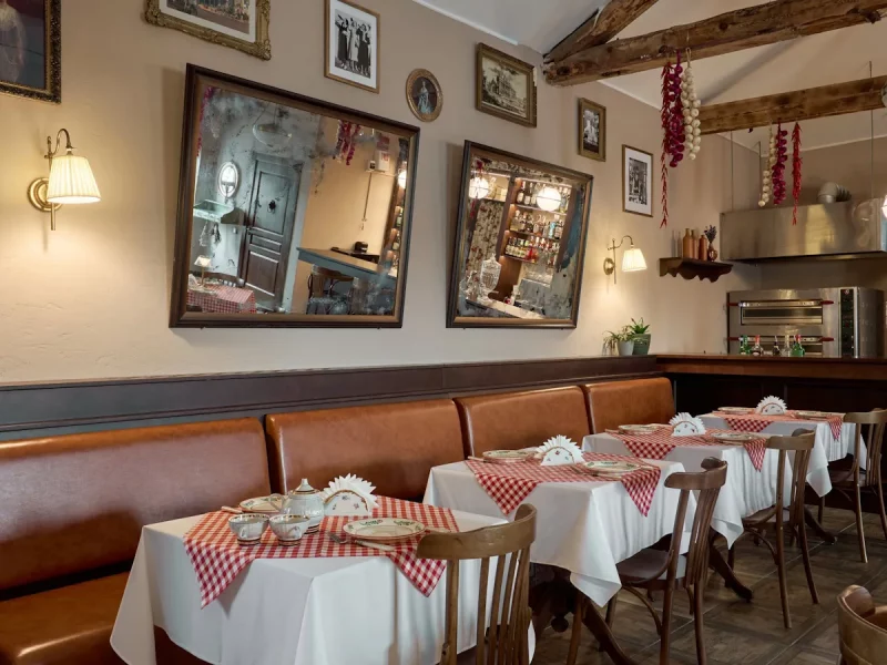 Помните винный бар "Красным по белому"? Его владелица открыла итальянское кафе в Скиделе - и вот как идут дела Итальянское кафе NONNA в Скиделе. Фото: hotim-design.by