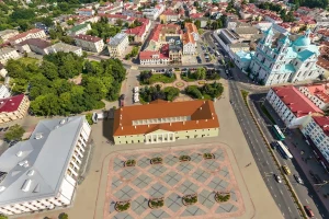 Вот как могла бы выглядеть отреставрированная ратуша в стиле классицизма на главной площади Гродно. Графическая реконструкция на 1826 год. Гродненская ратуша – можно ли ее восстановить?