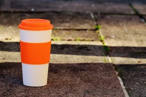 Где в Гродно нальют напиток в свою кружку - и дадут за это бонус (скидки и не только) Многоразовая кружка для кофе - узнайте, где можно купить кофе в свою кружку в Гродно. Фото: Alexas Fotos, Pixabay