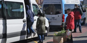 Непристегнутых пассажиров маршруток будут штрафовать - но и водителей тоже маршрутка с пассажирами