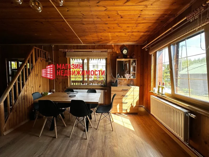 Недвижимость недели: дом с террасой, баней и барбекю у озера Дом в Озерах.