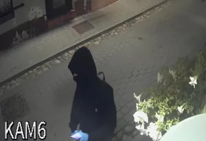 Фото подозреваемого в нападении не белорусский магазин Kropka в Вильнюсе с камеры видеонаблюдения. Источник: facebook.com/ReidasTV/