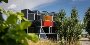 Риск не оправдал ожиданий: под Гродно продается стеклянный дом - хозяин не может его закончить Стеклянный дом в Вертелишках под Гродно, построенный по мотивам небоскребов Нью-Йорка. Фото: Onliner.by