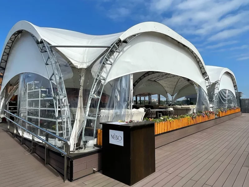 Кафе "Небо" на крыше ЦУМа в Гродно. Фото: instagram.com/nebo.grodno