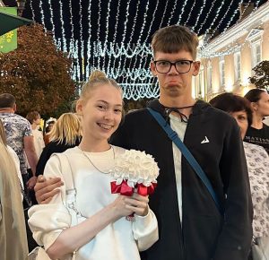 Парень поймал букет невесты в День города. Фото из аккаунта девушки