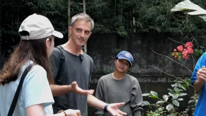 Виталий Фильманович на плантации кофе в Индонезии. Фото: probusiness.io