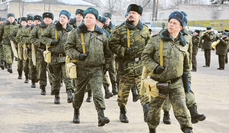 белорусские военные маршируют