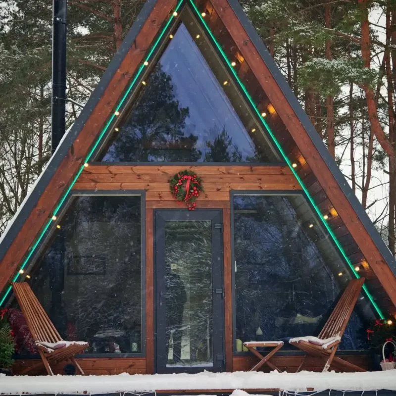 Под Гродно продают готовый бизнес — глэмпинг в виде треугольного домика 