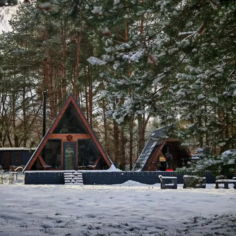 Под Гродно продают готовый бизнес — глэмпинг в виде треугольного домика 