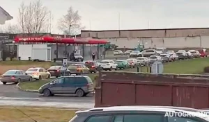 Очереди на автомойках Гродно, каких не было 10 лет: что происходит и когда лучше ехать? Очередь на автомойку