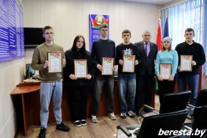 Проверки на границе, увольнения, нарушения на выборах. Как прошла неделя в Гродно и области Награжденные добровольцы. Фото: beresta.by