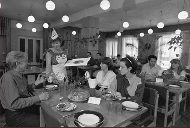 “Готовили вкусно и не экономили на мясе”. Гродненцы ностальгируют по “Пельменной” в центре  