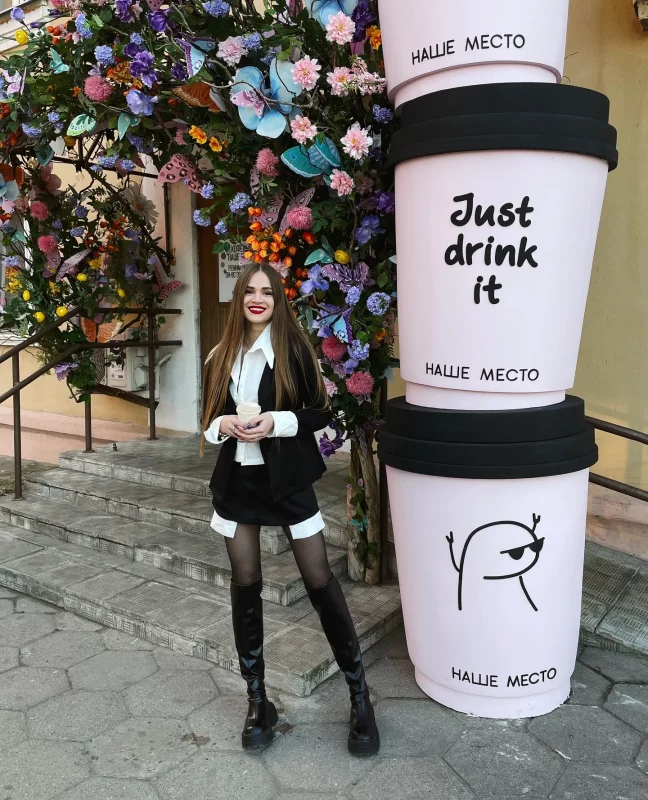 Весенняя фотозона у кафе в Гродно