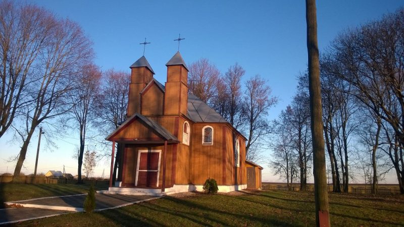 Пад Карэлічамі царкву ХIX стагоддзя абшылі сайдынгам
