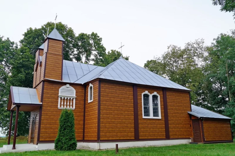 У Гродзенскім раёне помнік драўлянага дойлідства абшылі сайдынгам з імітацыяй драўніны