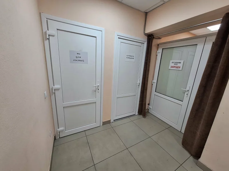 Общественных туалетов в центре Гродно стало меньше. Люди жалуются на очереди