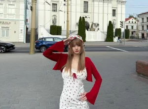 В Гродно приехала очень милая туристка из Китая — горожане жалеют, что не успели сделать с ней фото 