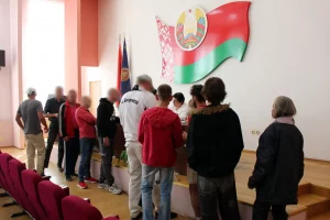 11 000 "тунеядцев" только в одном из районов Гродно - и 800 безработных во всей области. За дело взялась милиция Участники ярмарки вакансий в РОВД