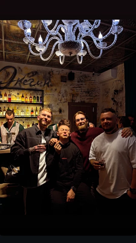 Вместо панка — русская классика. На месте бара Nesterka открылась рюмочная «Онегин» (обновлено)