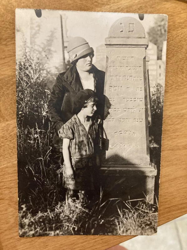 Амерыканец шукае сляды продкаў, якія нарадзіліся ў Гродне — гараджане аднавілі прабелы па фотаздымку