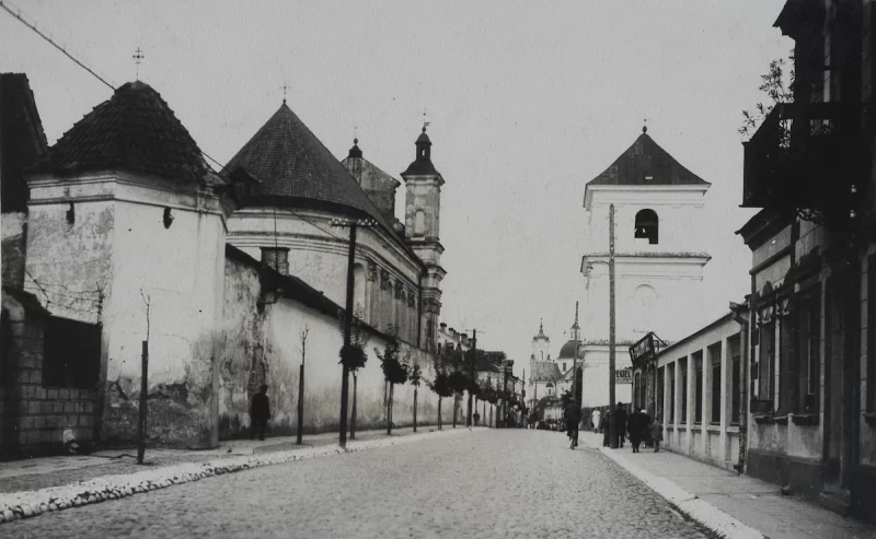 Гродзенец з дапамогай нейрасеткі размалёўвае архіўныя фота горада