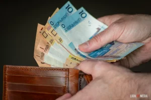 Доллар в Беларуси бьет исторический рекорд рубли в кошельке