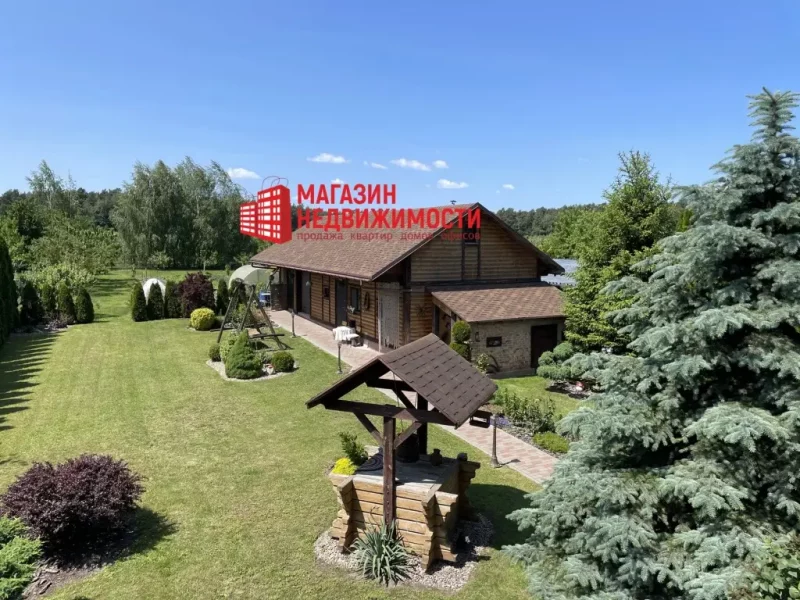 Недвижимость недели: на Гродненском море продают дом из бруса с баней и собственным выходом к воде